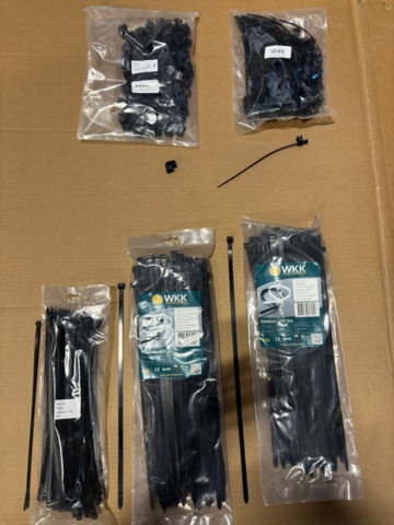 1421733-2 Pallet with Cable Ties & Clips