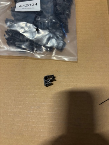 1421733-3 Pallet with Cable Ties & Clips