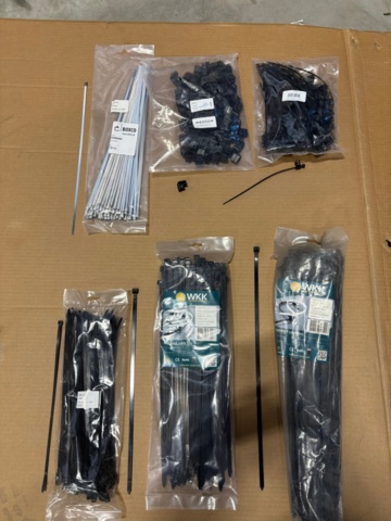 1421733-5 Pallet with Cable Ties & Clips