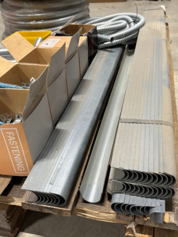 1421737-4 Pallet with cable protection in different sizes