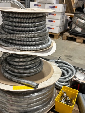 1421737-5 Pallet with cable protection in different sizes