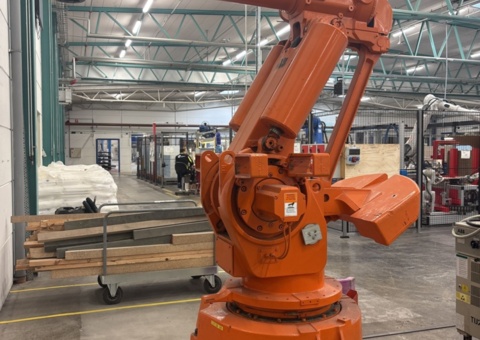 Komplett ABB industrirobot inklusive original ABB TU250 R01 B01