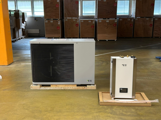 1498393-1 9 kW air/water heat pump from Energy Save, easily connects to an existing heating system L165