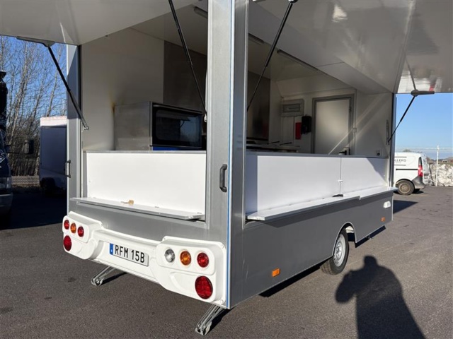 1471258-4 Foodtruck / Försäljningsvagn – Street Food