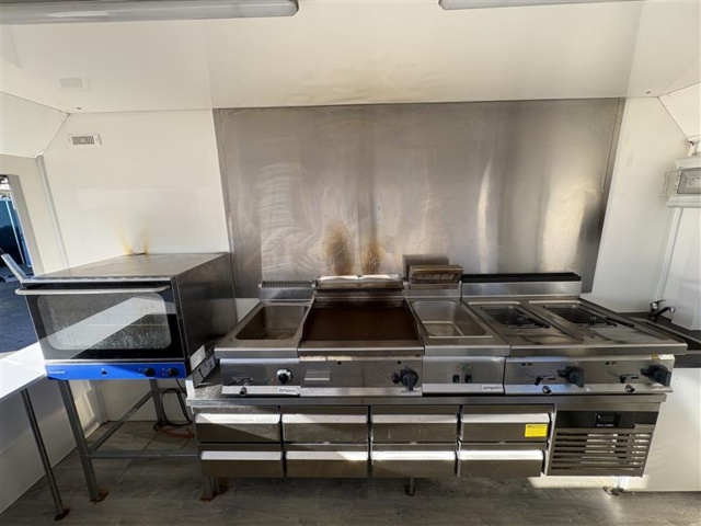 1471258-9 Foodtruck / Försäljningsvagn – Street Food