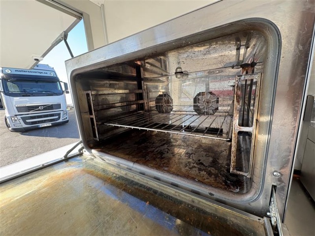 1471258-17 Foodtruck / Försäljningsvagn – Street Food