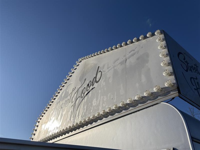 1471258-32 Foodtruck / Försäljningsvagn – Street Food