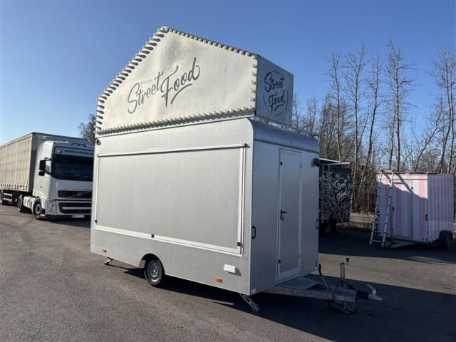 1471258-33 Foodtruck / Försäljningsvagn – Street Food