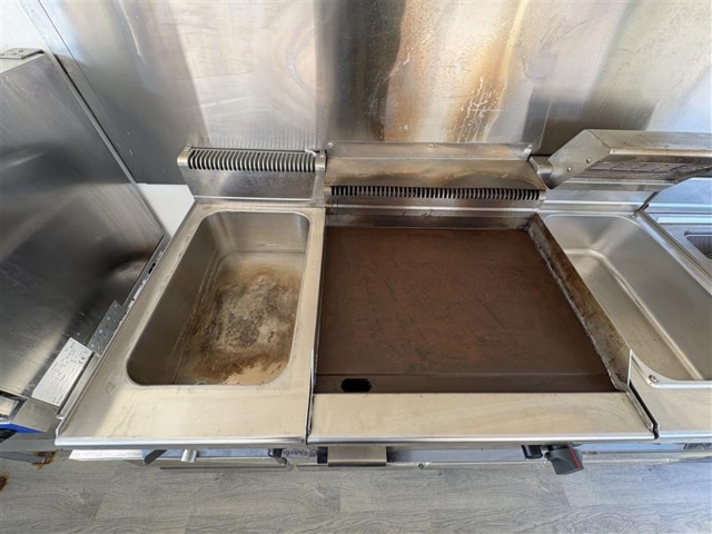 1471258-14 Foodtruck / Försäljningsvagn – Street Food