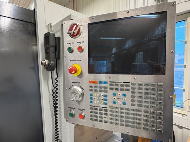 1411423-3 Vertikal fleroperationsmaskin - HAAS VM-3