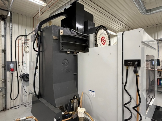1411423-8 Vertikal fleroperationsmaskin - HAAS VM-3