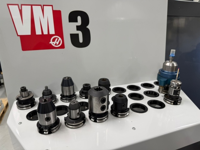 1411423-17 Vertikal fleroperationsmaskin - HAAS VM-3