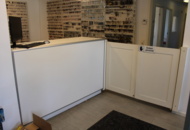 1476282 Reception desk including computer screen and revolving door