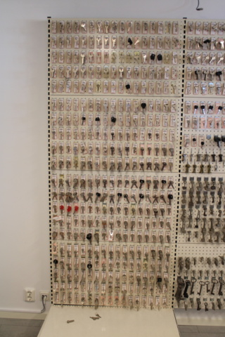 1476283-8 Seven wall shelves with key holders