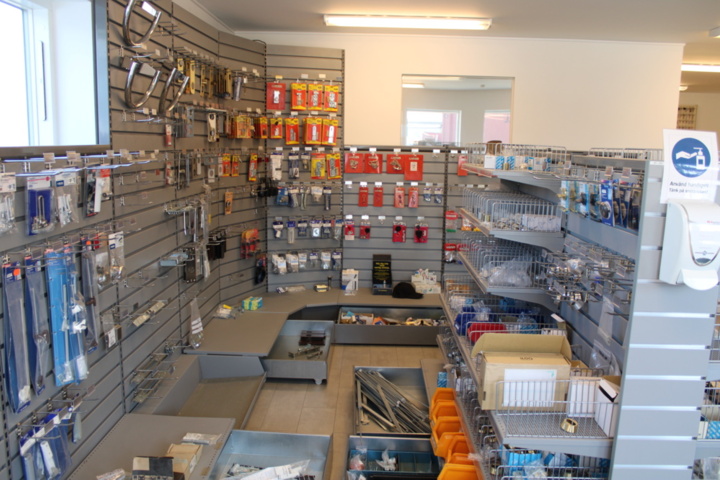 1476286-2 Store stock with lock accessories