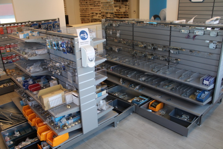 1476286-3 Store stock with lock accessories