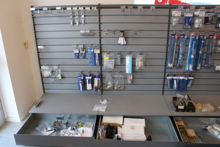 1476286-5 Store stock with lock accessories