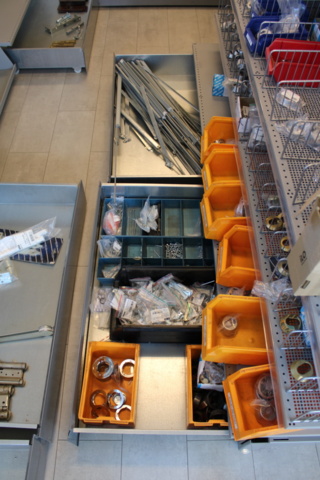 1476286-7 Store stock with lock accessories