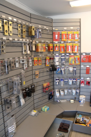 1476286-8 Store stock with lock accessories