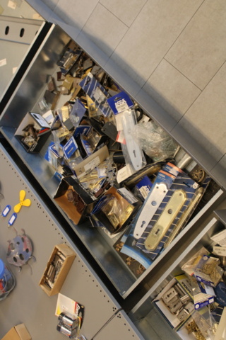 1476286-11 Store stock with lock accessories