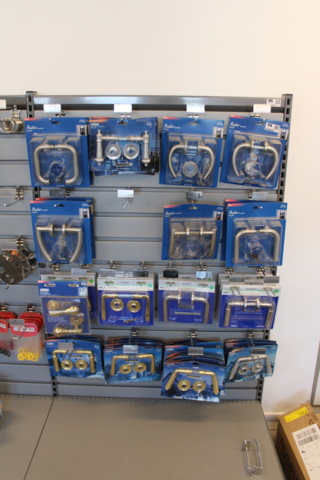 1476286-12 Store stock with lock accessories