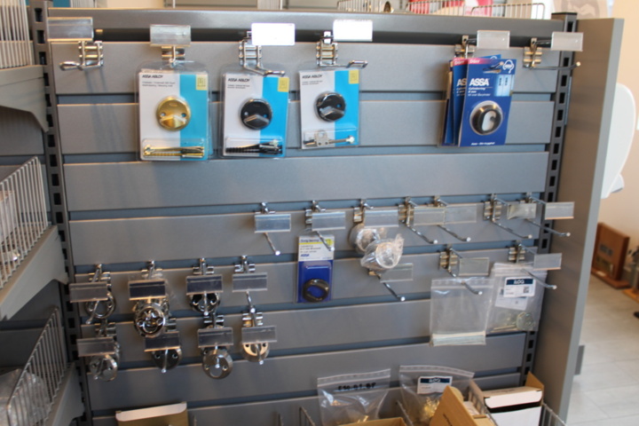 1476286-15 Store stock with lock accessories