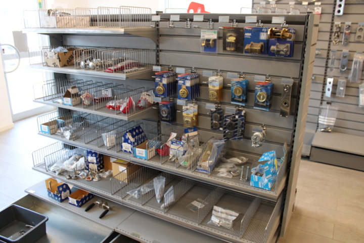 1476286-17 Store stock with lock accessories