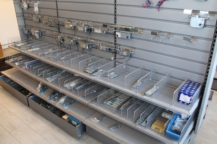 1476286-19 Store stock with lock accessories