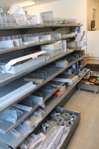 1476286-21 Store stock with lock accessories