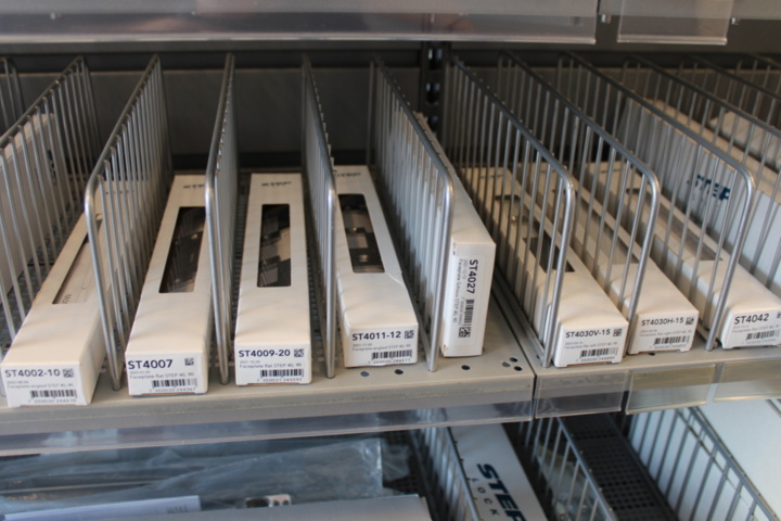 1476286-23 Store stock with lock accessories