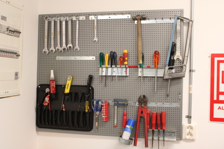 1476299-2 Assortment wheel and tool board with tools