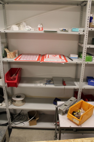 1476300-6 Locking warehouse in 8 storage shelves