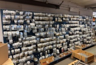 1499312 Butiksinredning x-ponent med skruv- och fästartiklar