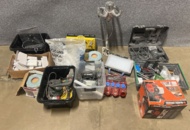 1469873 Various tools and construction accessories