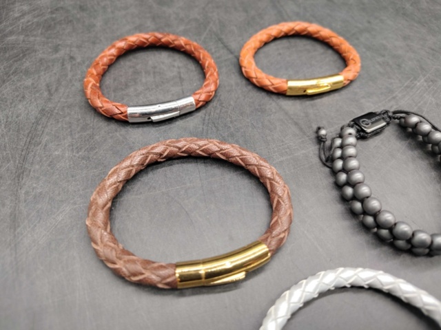 1502446-4 Armband 5 st, - Perle Fini, läderarmband, dubbelpärlarmband