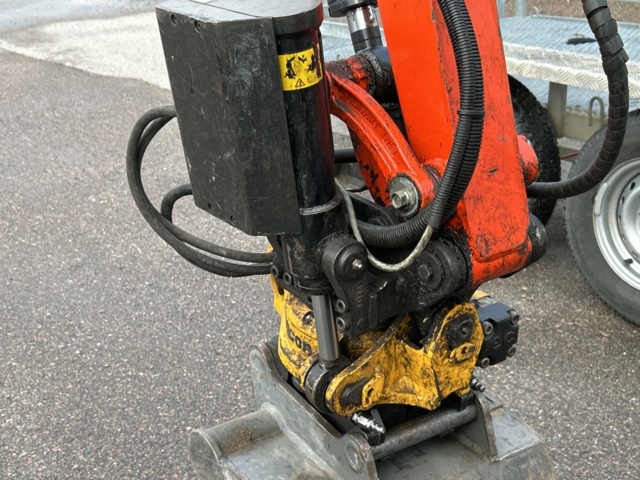 1457611-13 Minigrävare - Kubota KX019-4 Rototilt, -2014 och släp