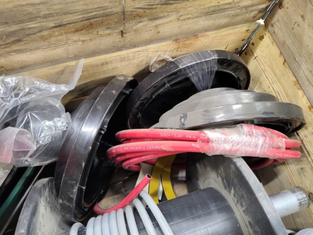 1480233-7 Industrikomponenter - kabeltrummor, slang, plastkåpor, diverse delar