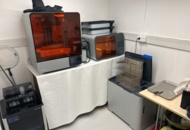 1457624 3D-skrivare med efterbehandlingsutrustning - Formlabs Form 4L Complete Package -2025