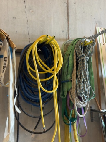 1499361-3 Hoses and lifting straps