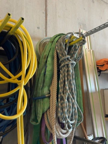1499361-7 Hoses and lifting straps