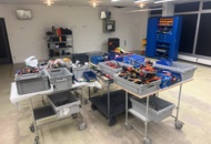 1427704 Parti med verktyg, vagnar, arbetsbänkar, m.m.