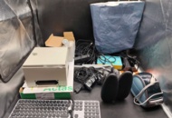 1505036 Elektronikparti - tangentbord, kablar, nätverkskort, etikettskrivare, elskåp