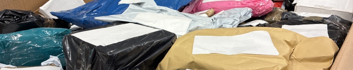 Bild som representerar auktionen - Pallar med outlösta paket