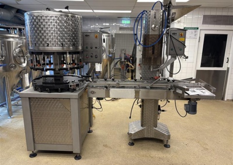 Avyttring flaskfyllningslinje med kapsylerare