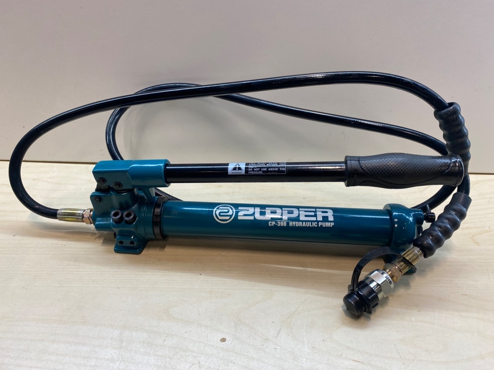 1505387-2 Hydraulic hand pump 1 pc and cylinders 2 pcs