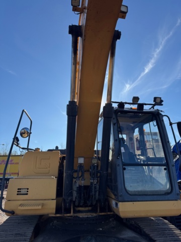 1472757-10 Excavator Liugong 922 E -2013 + 1 ice hook 3 buckets