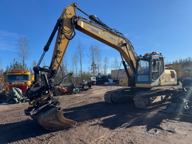1472757-1 Excavator Liugong 922 E -2013 + 1 ice hook 3 buckets