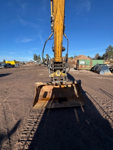 1472757-11 Excavator Liugong 922 E -2013 + 1 ice hook 3 buckets