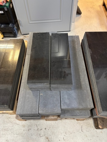 1499337-4 Granite slabs