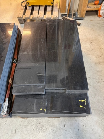 1499337-7 Granite slabs